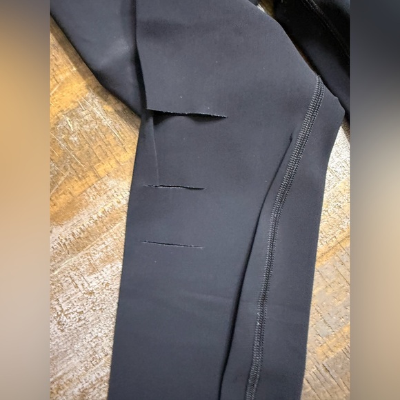 ALO Yoga Women's Ripped warrior black Leggings - Picture 10 of 12